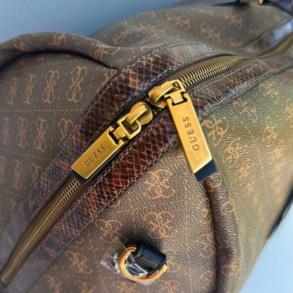 New GUESS Large UNISEX Travel bag